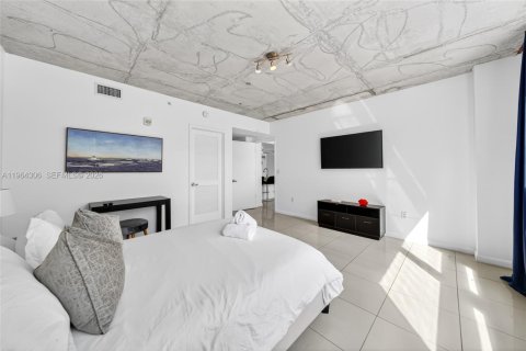 Condo in Miami, Florida, 2 bedrooms  № 2026760 - photo 13