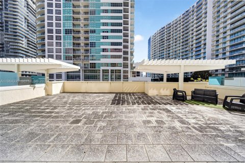 Condo in Miami, Florida, 2 bedrooms  № 2026760 - photo 21