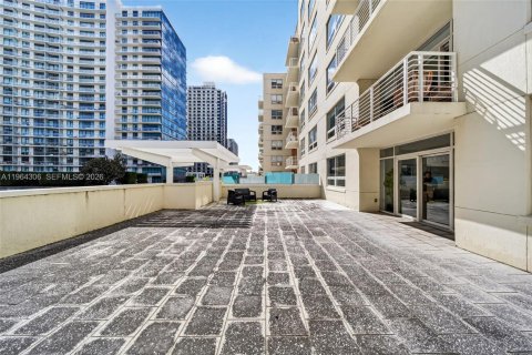 Condo in Miami, Florida, 2 bedrooms  № 2026760 - photo 23