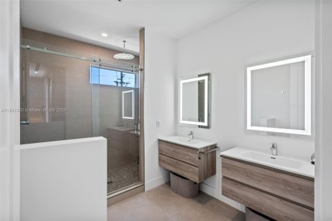 Townhouse in Pompano Beach, Florida 3 bedrooms, 176.7 sq.m. № 1858505 - photo 12
