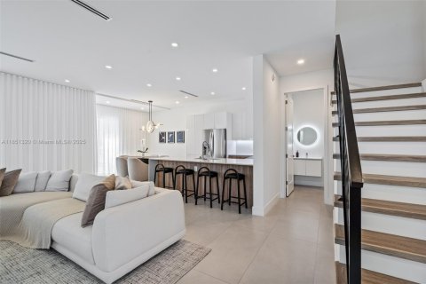 Townhouse in Pompano Beach, Florida 3 bedrooms, 176.7 sq.m. № 1858505 - photo 6
