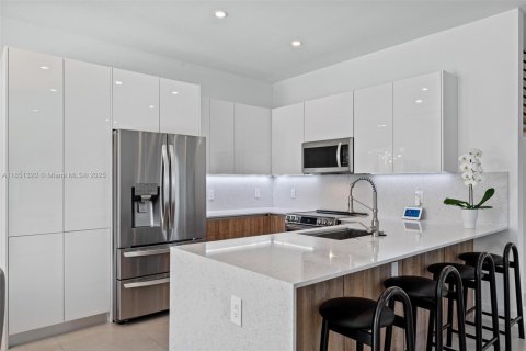 Townhouse in Pompano Beach, Florida 3 bedrooms, 176.7 sq.m. № 1858505 - photo 5