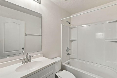 Townhouse in Sanford, Florida 2 bedrooms, 121.61 sq.m. № 2396213 - photo 12