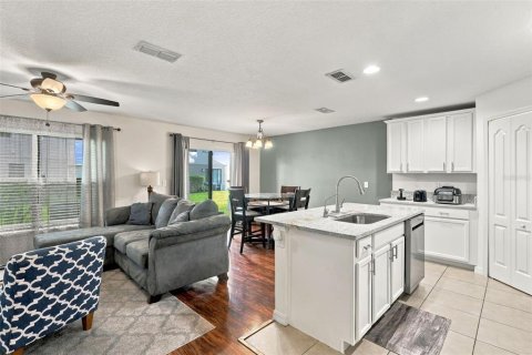 Townhouse in Sanford, Florida 2 bedrooms, 121.61 sq.m. № 2396213 - photo 11