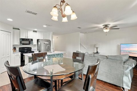 Townhouse in Sanford, Florida 2 bedrooms, 121.61 sq.m. № 2396213 - photo 7