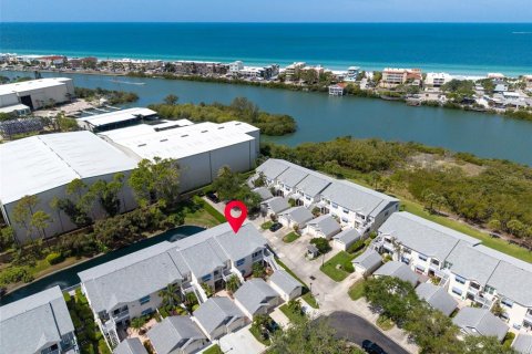 Condo in Largo, Florida, 3 bedrooms № 2195739