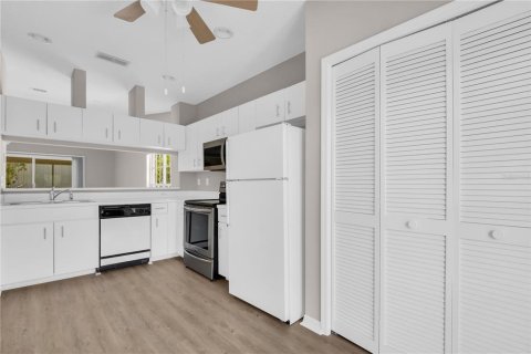 Copropriété à vendre à Largo, Floride: 3 chambres, 132.85 m2 № 2195739 - photo 8
