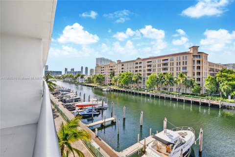 Condo in Aventura, Florida, 2 bedrooms  № 2015204 - photo 19