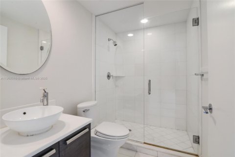 Condo in Aventura, Florida, 2 bedrooms  № 2015204 - photo 18