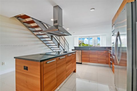 Condo in Aventura, Florida, 2 bedrooms  № 2015204 - photo 7