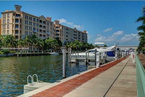 Condo in Aventura, Florida, 2 bedrooms  № 2015204 - photo 20