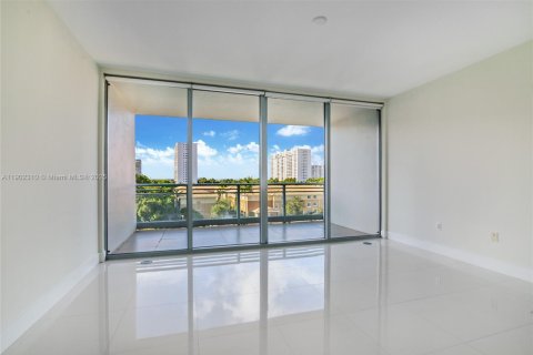 Condo in Aventura, Florida, 2 bedrooms  № 2015204 - photo 11