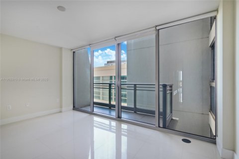 Condo in Aventura, Florida, 2 bedrooms  № 2015204 - photo 17