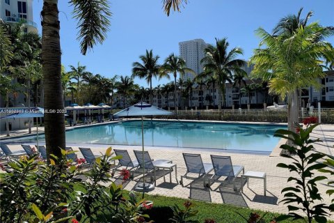 Condo in Aventura, Florida, 2 bedrooms  № 2015204 - photo 24