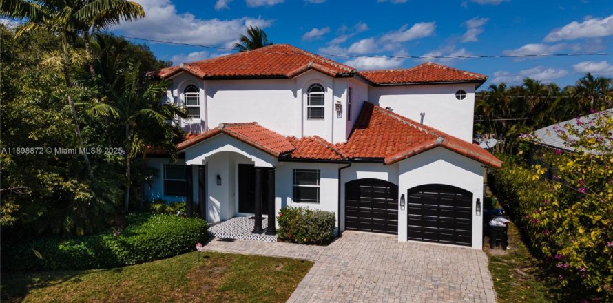 Casa en Fort Lauderdale, Florida 6 dormitorios, 340.86 m2 № 1950634
