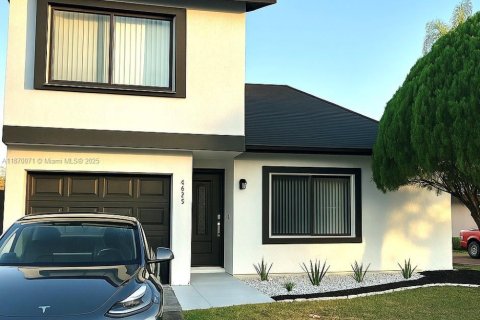 House in Miami, Florida 4 bedrooms, 146.79 sq.m. № 1897032 - photo 6