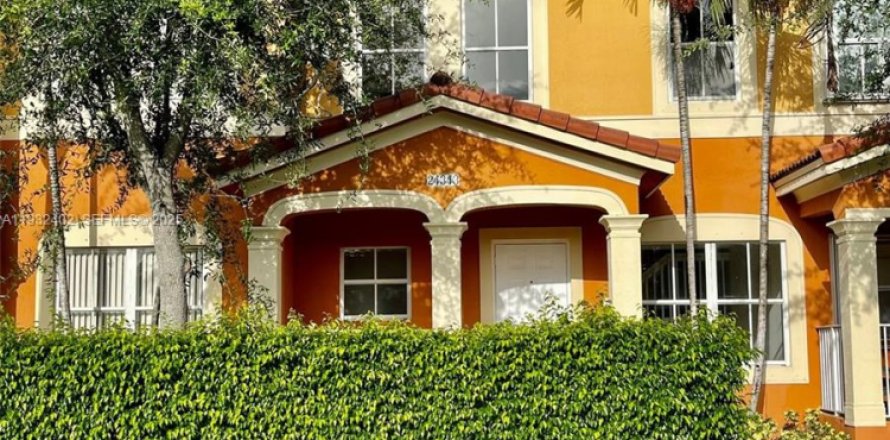 Condominio en Homestead, Florida, 3 dormitorios  № 1990702