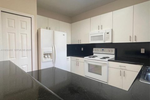 Condominio en alquiler en Homestead, Florida, 3 dormitorios, 143.07 m2 № 1990702 - foto 12