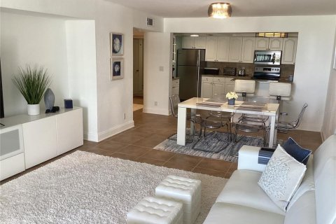 Condominio en alquiler en Clearwater, Florida, 2 dormitorios, 120.59 m2 № 1812796 - foto 8