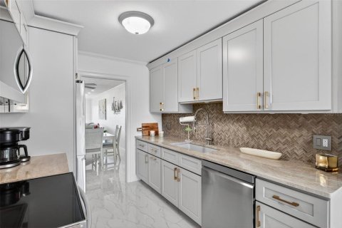 Villa ou maison à vendre à Saint Petersburg, Floride: 2 chambres, 130.06 m2 № 2401127 - photo 5