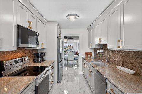Villa ou maison à vendre à Saint Petersburg, Floride: 2 chambres, 130.06 m2 № 2401127 - photo 4