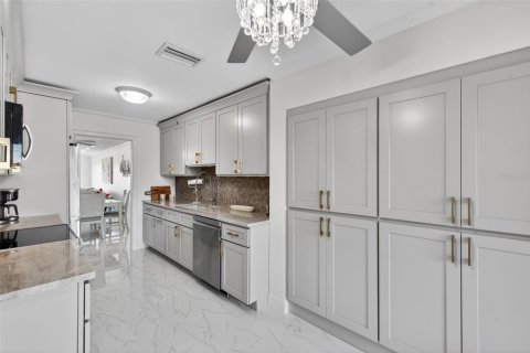 Villa ou maison à vendre à Saint Petersburg, Floride: 2 chambres, 130.06 m2 № 2401127 - photo 8