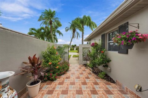 Villa ou maison à vendre à Saint Petersburg, Floride: 2 chambres, 130.06 m2 № 2401127 - photo 3