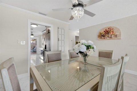 Villa ou maison à vendre à Saint Petersburg, Floride: 2 chambres, 130.06 m2 № 2401127 - photo 9