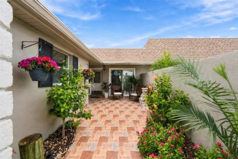 Villa ou maison à vendre à Saint Petersburg, Floride: 2 chambres, 130.06 m2 № 2401127 - photo 2