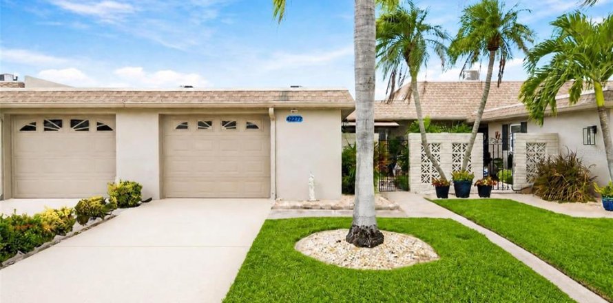 Villa ou maison à Saint Petersburg, Floride 2 chambres, 130.06 m2 № 2401127