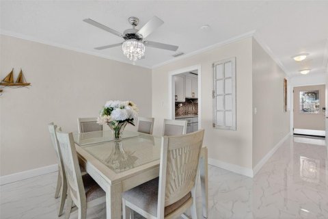 Villa ou maison à vendre à Saint Petersburg, Floride: 2 chambres, 130.06 m2 № 2401127 - photo 10