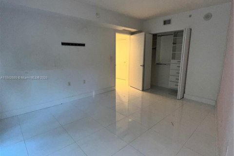Condo in Sunny Isles Beach, Florida, 3 bedrooms  № 1836416 - photo 12
