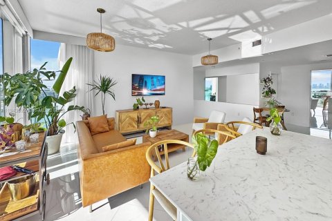 Condominio en venta en Miami Beach, Florida, 3 dormitorios, 121.14 m2 № 2000713 - foto 2