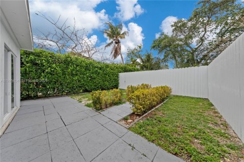 Casa en alquiler en Miami, Florida, 3 dormitorios, 72.46 m2 № 2062601 - foto 13