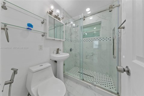 Casa en alquiler en Miami, Florida, 3 dormitorios, 72.46 m2 № 2062601 - foto 10
