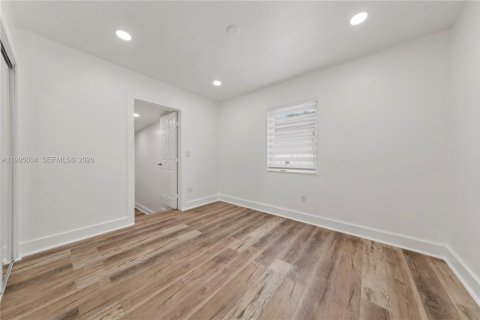 Casa en alquiler en Miami, Florida, 3 dormitorios, 72.46 m2 № 2062601 - foto 9