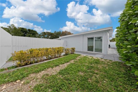 Casa en alquiler en Miami, Florida, 3 dormitorios, 72.46 m2 № 2062601 - foto 14