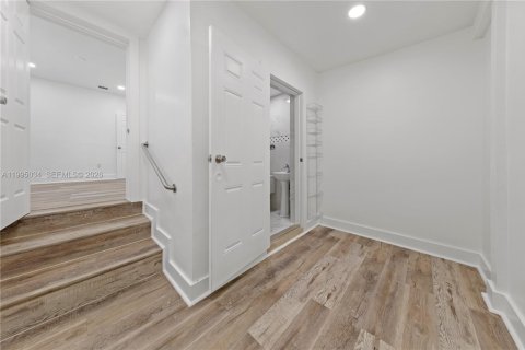 Casa en alquiler en Miami, Florida, 3 dormitorios, 72.46 m2 № 2062601 - foto 11