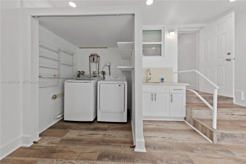 Casa en alquiler en Miami, Florida, 3 dormitorios, 72.46 m2 № 2062601 - foto 7