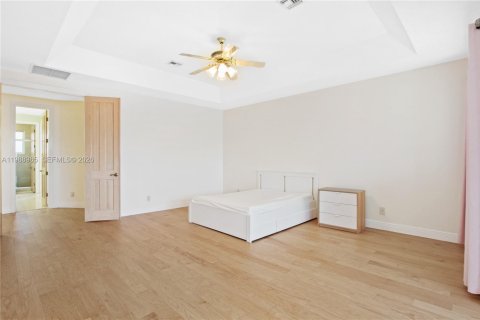 House in Plantation, Florida 5 bedrooms, 395.58 sq.m. № 2050973 - photo 16