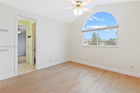 House in Plantation, Florida 5 bedrooms, 395.58 sq.m. № 2050973 - photo 23