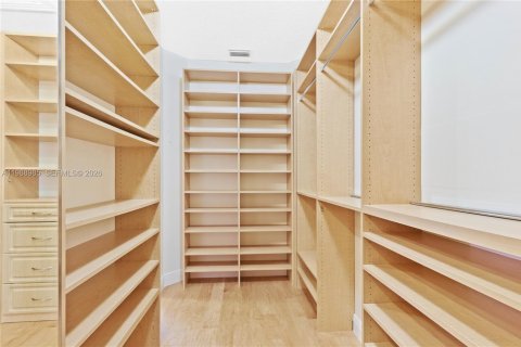 House in Plantation, Florida 5 bedrooms, 395.58 sq.m. № 2050973 - photo 18