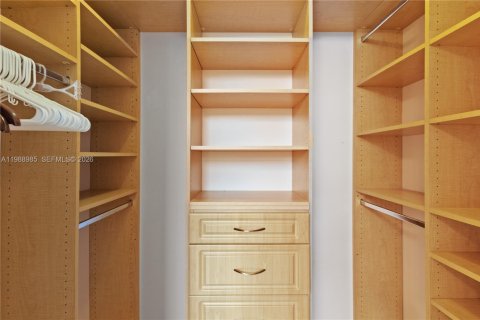 House in Plantation, Florida 5 bedrooms, 395.58 sq.m. № 2050973 - photo 24