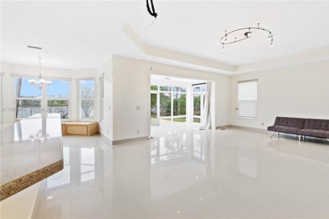 House in Plantation, Florida 5 bedrooms, 395.58 sq.m. № 2050973 - photo 13