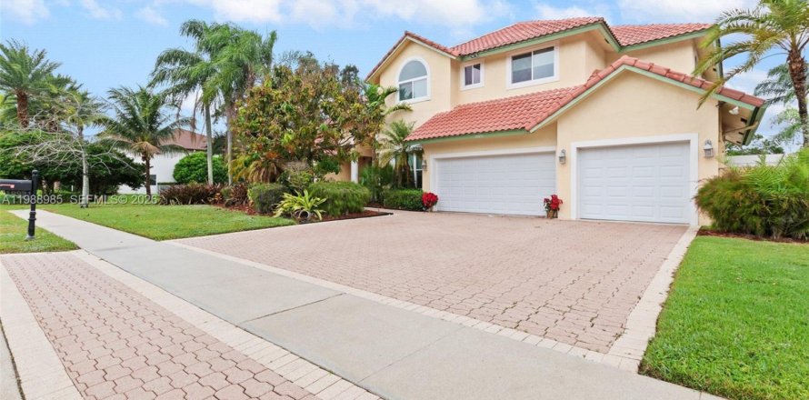 House in Plantation, Florida 5 bedrooms, 395.58 sq.m. № 2050973