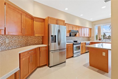 House in Plantation, Florida 5 bedrooms, 395.58 sq.m. № 2050973 - photo 9