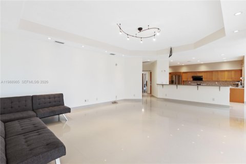 House in Plantation, Florida 5 bedrooms, 395.58 sq.m. № 2050973 - photo 14