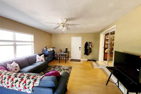 House in Orange City, Florida 4 bedrooms, 149.39 sq.m. № 1565885 - photo 8