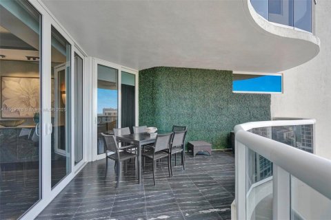 Condo in Sunny Isles Beach, Florida, 3 bedrooms № 1974295 - photo 24