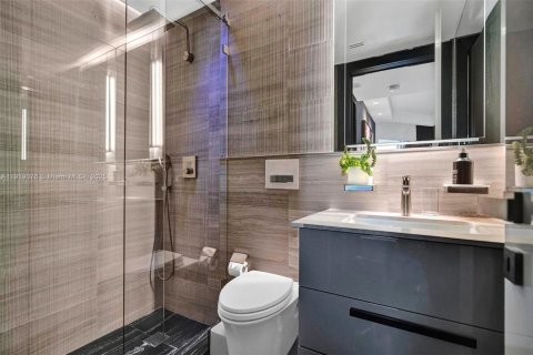 Condo in Sunny Isles Beach, Florida, 3 bedrooms № 1974295 - photo 11